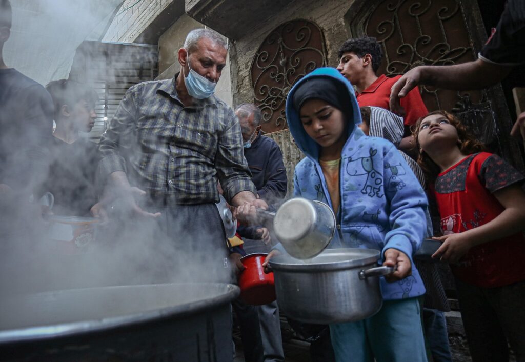 belief, charity, faith, food, free food, holy month of ramadan, month of ramadan, ramadan, religion, shejaiya, walid al-hattab distribute, palestine, gaza, news, charity, charity, charity, charity, charity, gaza